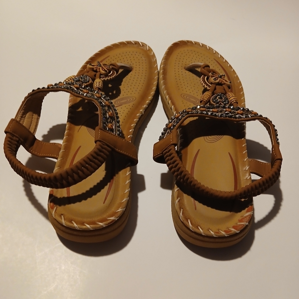 Unbranded Cute Slip On Sandals. Beaded And Sequin Decorations. Size 7.5 - Picture 2 of 6